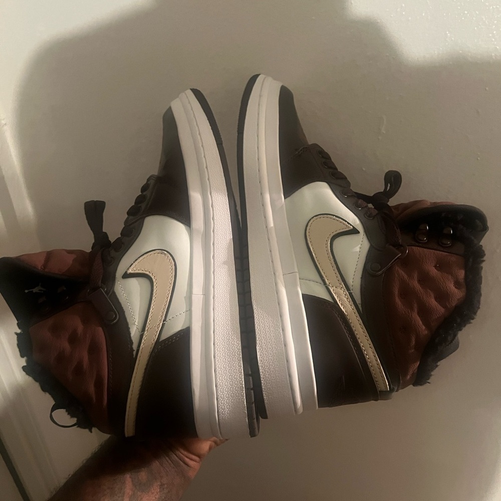 Air Jordan Acclimate ladies size 11.5